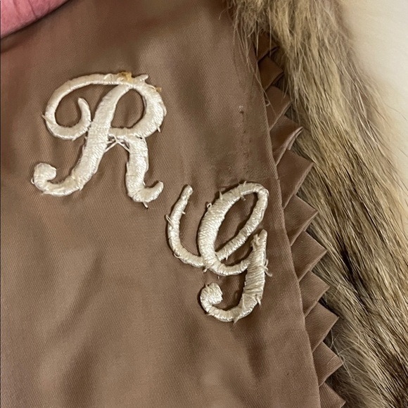 Luxurious Real Fur Coat in Brown and White - Picture 3 of 12